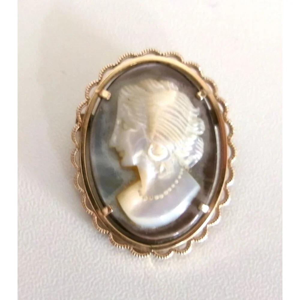 Vintage Krementz Signed Cameo Hand Carved Shell Left Facing Oval Brooch Pin